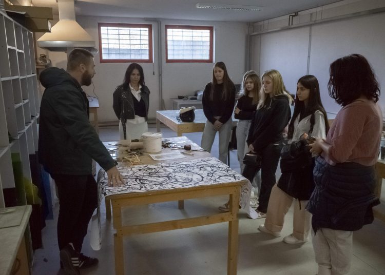 Umjetnost bez granica: Učenici iz Ploča posjetili Akademiju likovnih umjetnosti Sveučilišta u Mostaru