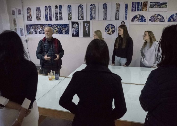 Umjetnost bez granica: Učenici iz Ploča posjetili Akademiju likovnih umjetnosti Sveučilišta u Mostaru