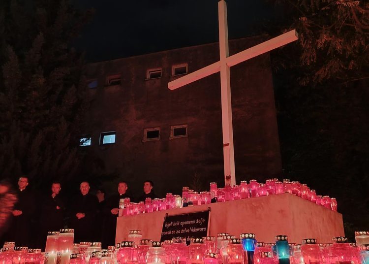 Tisuće u Mostaru pjevaju ‘Rajska djevo kraljice Hrvata’