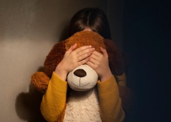 Duštvenim mrežama širi se upozorenje o muškaracu u Mostaru koji je mamio djevojčicu u stan