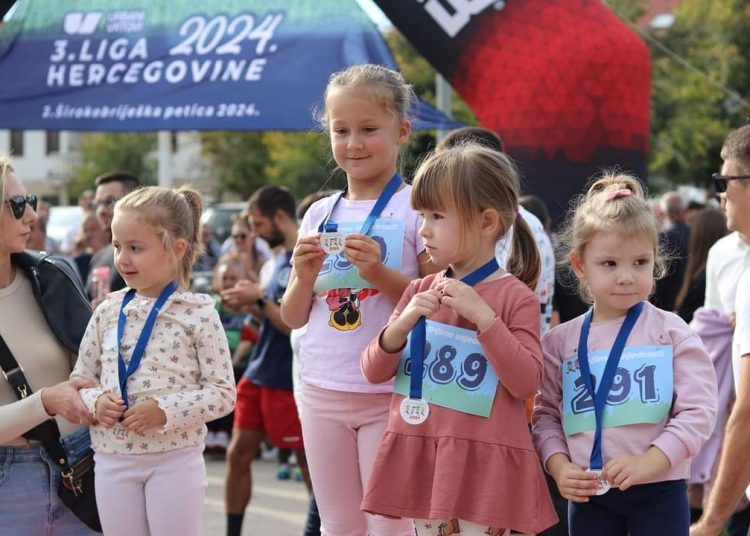 Širokobriješkoj petici prethodila je dječja utrka, pogledajte fotografije