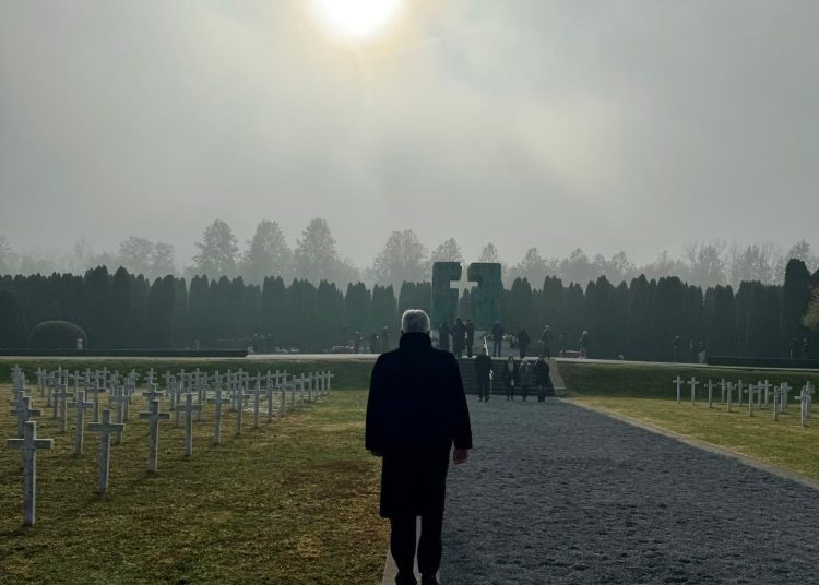 Čović odao počast žrtvama Vukovara na Memorijalnom groblju i Ovčari i heroju Blagi Zadri