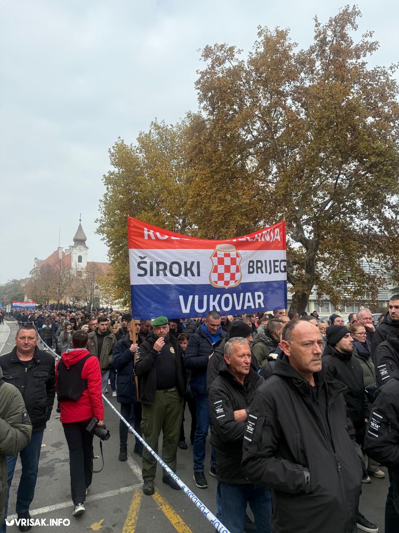Desetine tisuća ljudi u Vukovaru, pogledajte fotografije koje je zabilježila naša ekipa
