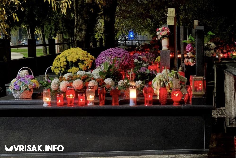 Široki Brijeg: Groblje Sajmište ukrašeno predivnim cvijećem i lampionima