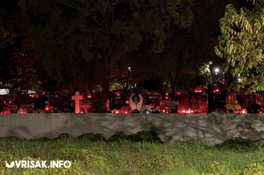 Široki Brijeg: Groblje Sajmište ukrašeno predivnim cvijećem i lampionima