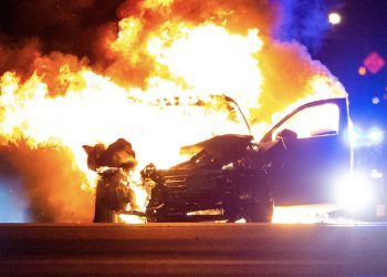 Široki Brijeg: Gorio automobil ispred obiteljske kuće u Mokrom