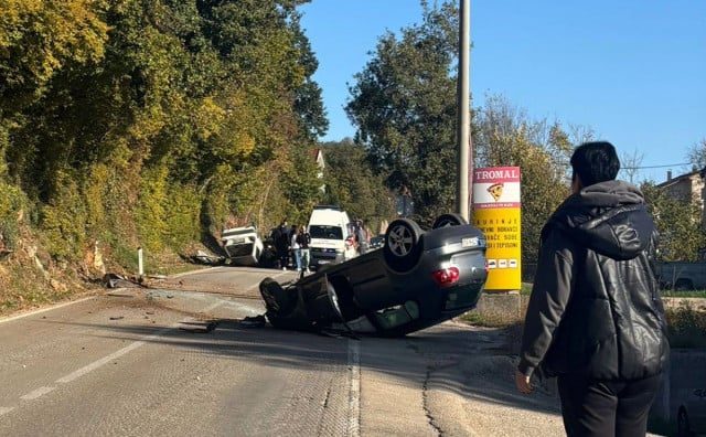 Tri osobe ozlijeđene u prometnoj nesreći u Grudama