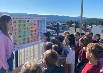 Neum dobio komunikacijsku ploču za djecu s poteškoćama, prvu u BiH