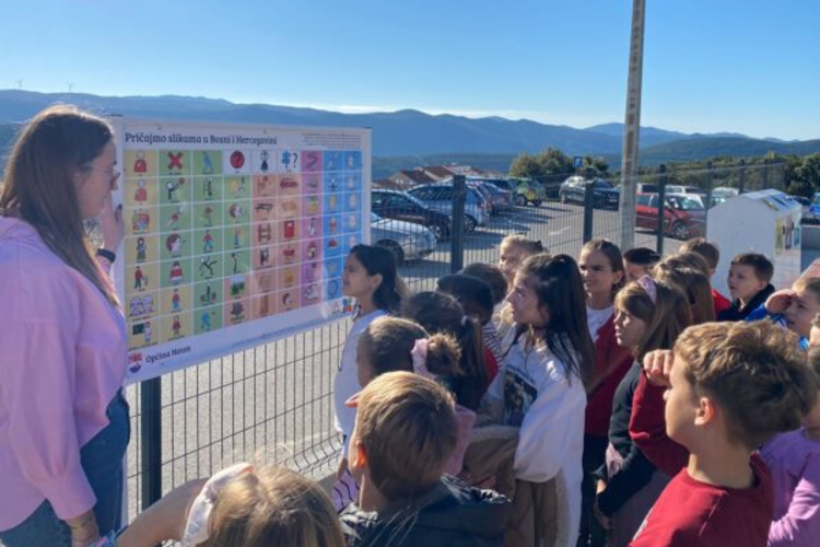 Neum dobio komunikacijsku ploču za djecu s poteškoćama, prvu u BiH