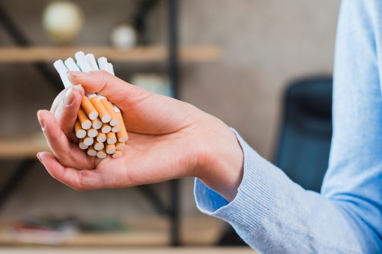 Novo istraživanje: Kod nepušača veći rizik od duhanskog dima