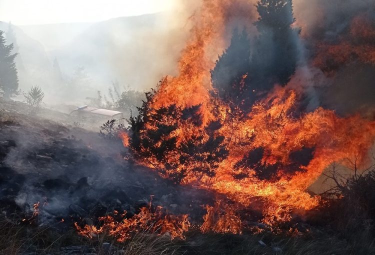 Podmetnut požar iznad Mostara: Viđeno kako netko potpaljuje vatru