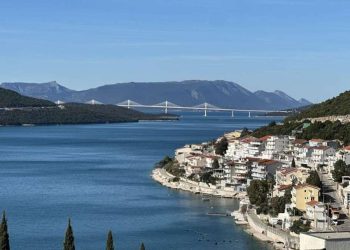 Turisti još uvijek prisutni u Neumu