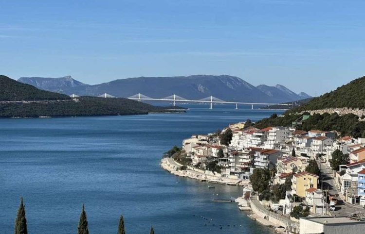 Turisti još uvijek prisutni u Neumu