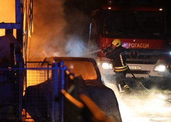 U velikom požaru u Banjoj Luci jedna osoba ozlijeđena, izgorio stambeni objekt