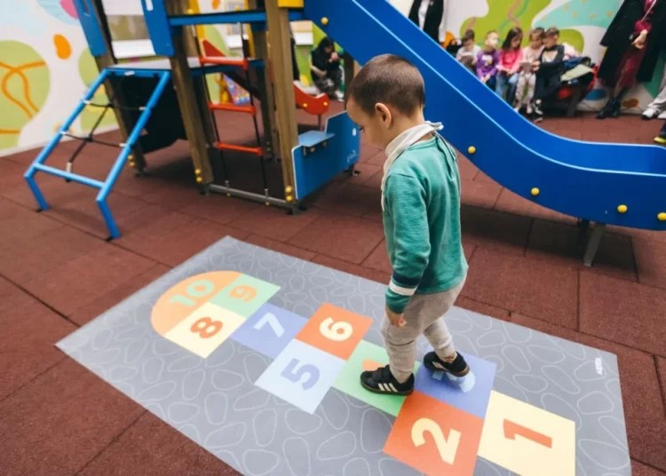 Udruga KINEZIS opremila igraonice za djecu u SKB Mostar