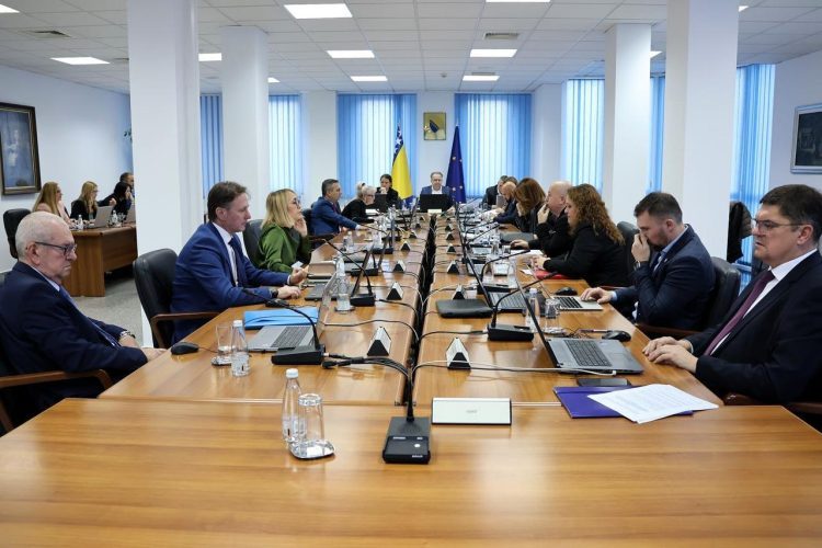 Vlada FBiH smijenila Džafića i upravu Željeznica FBiH, ovo je novo vodstvo poduzeća