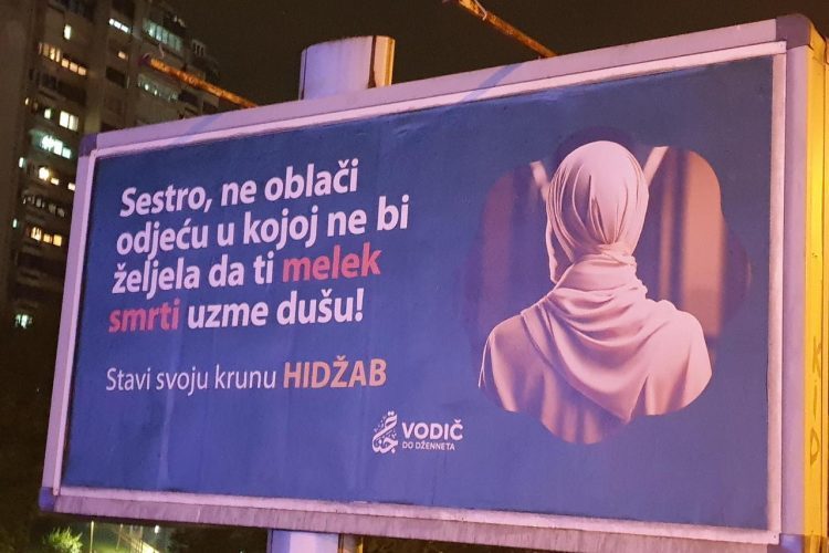 Plakati u Tuzli i Zenici o islamu i hidžabu podijelili Bošnjake