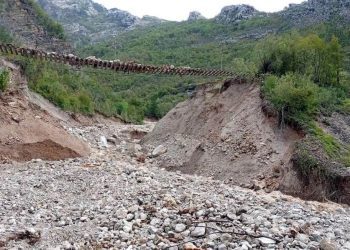 Vlakovi nakon poplava čekaju popravak pruge, Luka Ploče zatrpana robom iz BiH