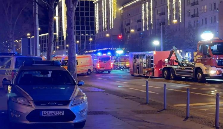 Autom se zabio u ljude na božićnom sajmu u Njemačkoj, ima mrtvih i ranjenih