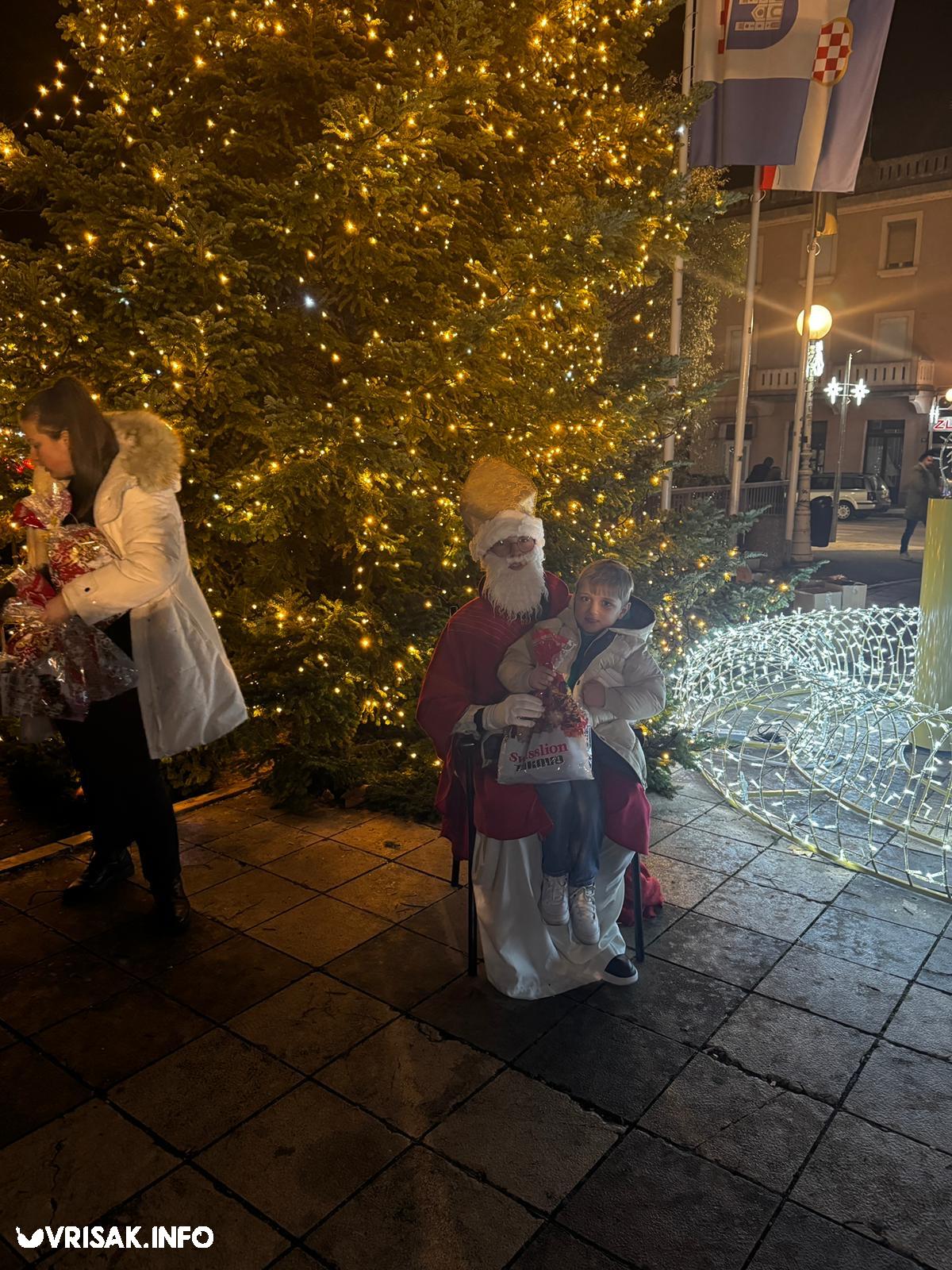 Sveti Nikola i ove godine darivao djecu u Širokom Brijegu, postavljene i jaslice