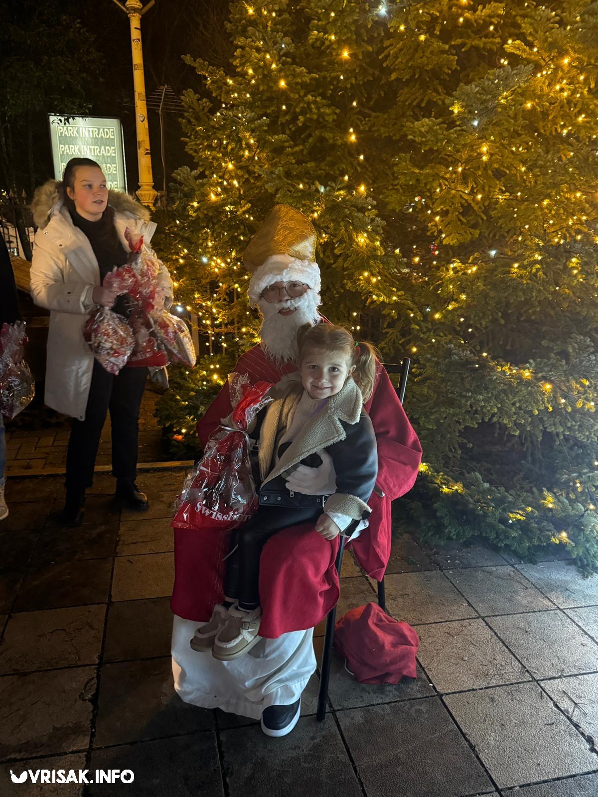 Sveti Nikola i ove godine darivao djecu u Širokom Brijegu, postavljene i jaslice