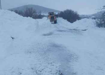 Nešto bolja situacija u Drvaru, prometnice probijene, sva sela dobila struju