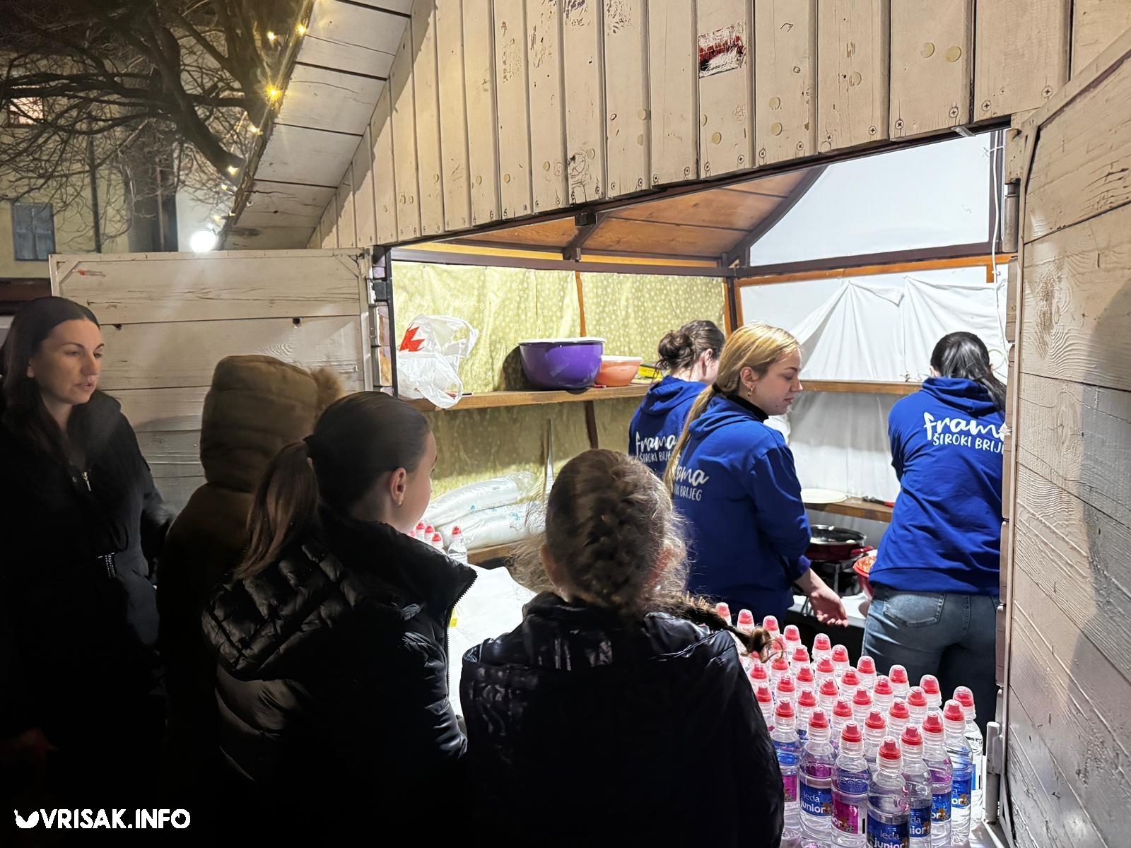 Sveti Nikola i ove godine darivao djecu u Širokom Brijegu, postavljene i jaslice