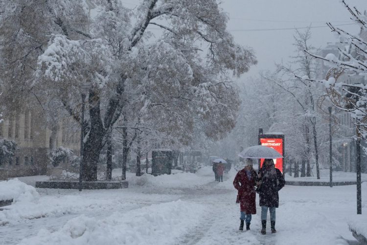 Mjesta u BiH danima bez struje, ceste blokirane, prijeti opasnost od novih nanosa