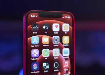 Apple je planirao predstaviti iPhone sa zaslonom bez rubova, ali zasada ništa od toga
