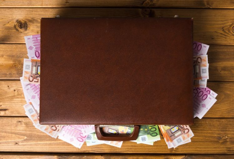 Državljanin BiH pokušao nezakonito unijeti gotovinu u Hrvatsku, kažnjen s 13.200 eura