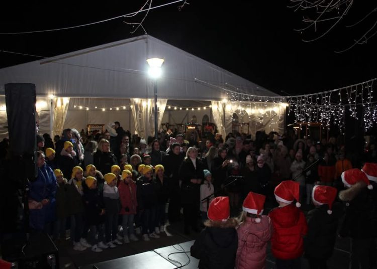 Unatoč hladnoći: Veliki broj posjetitelja na “Božiću u Posušju”