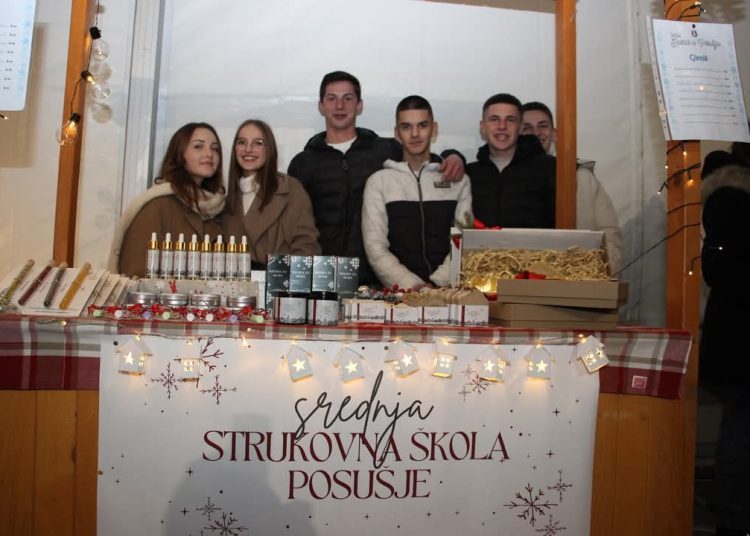 Unatoč hladnoći: Veliki broj posjetitelja na “Božiću u Posušju”