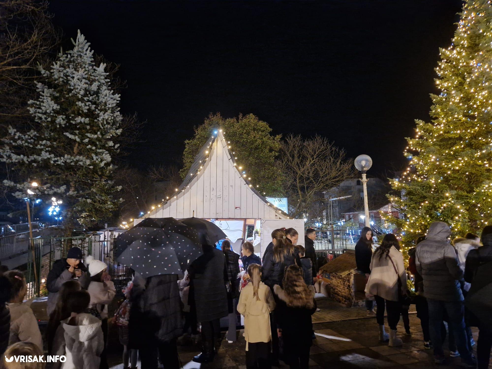 Sveti Nikola i ove godine darivao djecu u Širokom Brijegu, postavljene i jaslice