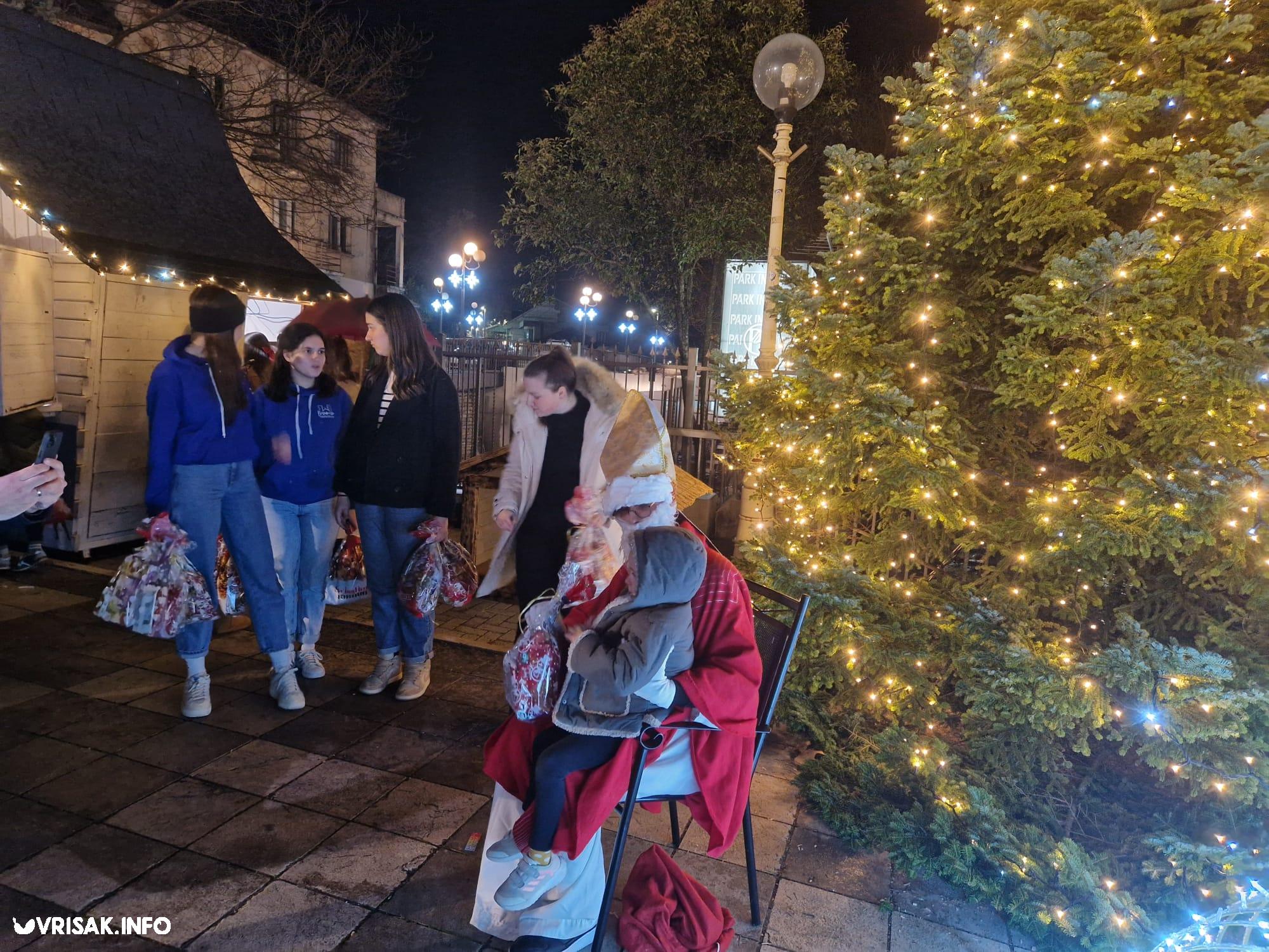 Sveti Nikola i ove godine darivao djecu u Širokom Brijegu, postavljene i jaslice