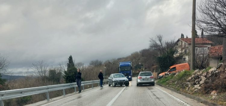 Prometna nesreća u Međinama usporila promet