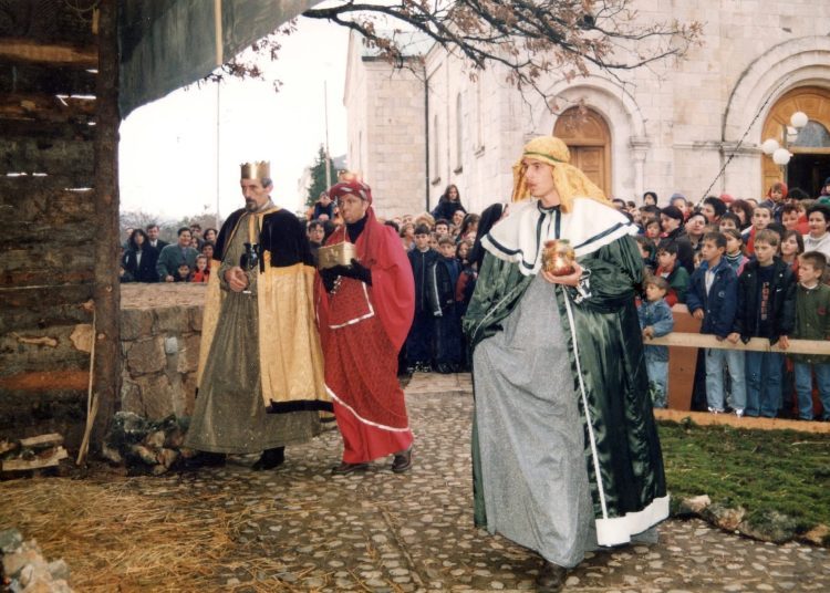 Digitalni arhiv: Žive jaslice na Širokom Brijegu upriličene 1997. godine