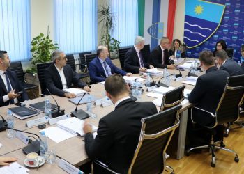 Vlada HNŽ: Svim proračunskim korisnicima koji su u radnom odnosu po 1000 KM