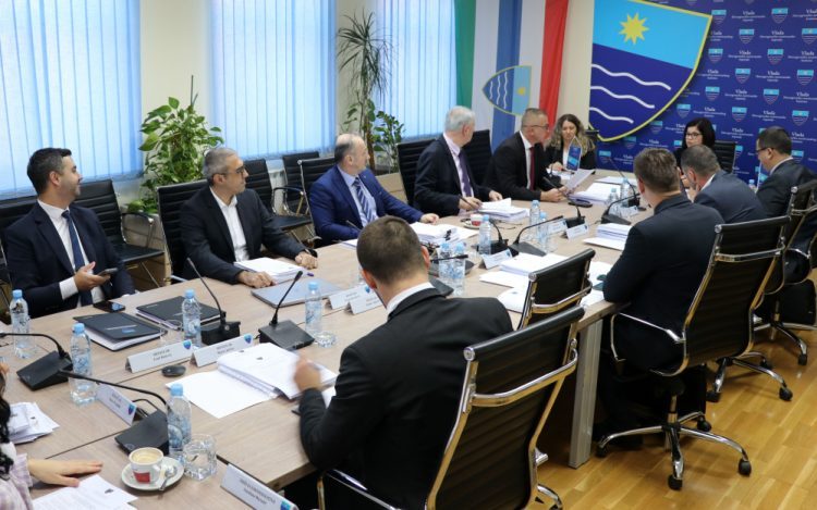 Vlada HNŽ: Svim proračunskim korisnicima koji su u radnom odnosu po 1000 KM