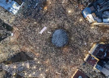 Na prosvjedu u Srbiji deseci tisuća ljudi, MUP tvrdi do 10.000