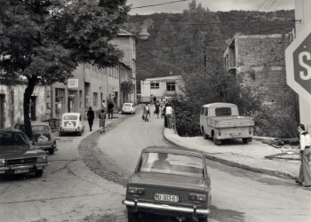 Fotografija Širokog Brijega stara 44 godine: Ulica prema ulazu u duhansku stanicu