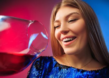 Liječnik otkrio kako spriječiti glavobolje od crnog vina