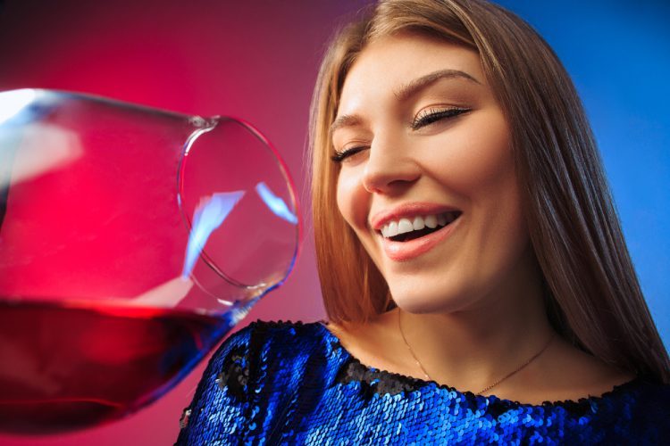 Liječnik otkrio kako spriječiti glavobolje od crnog vina