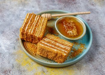 Medena pita: Starinski recept za kolač koji vraća u djetinjstvo