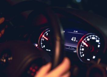 Mnogi vozači ne prepoznaje ovaj znak u automobilu. Znate li vi?