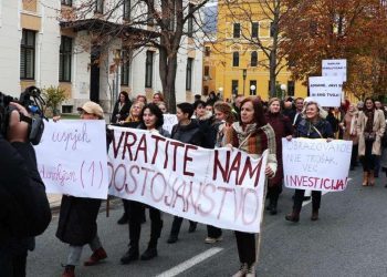 Prosvjedni skup prosvjetara u Mostaru: Nećemo odustati od naših zahtjeva