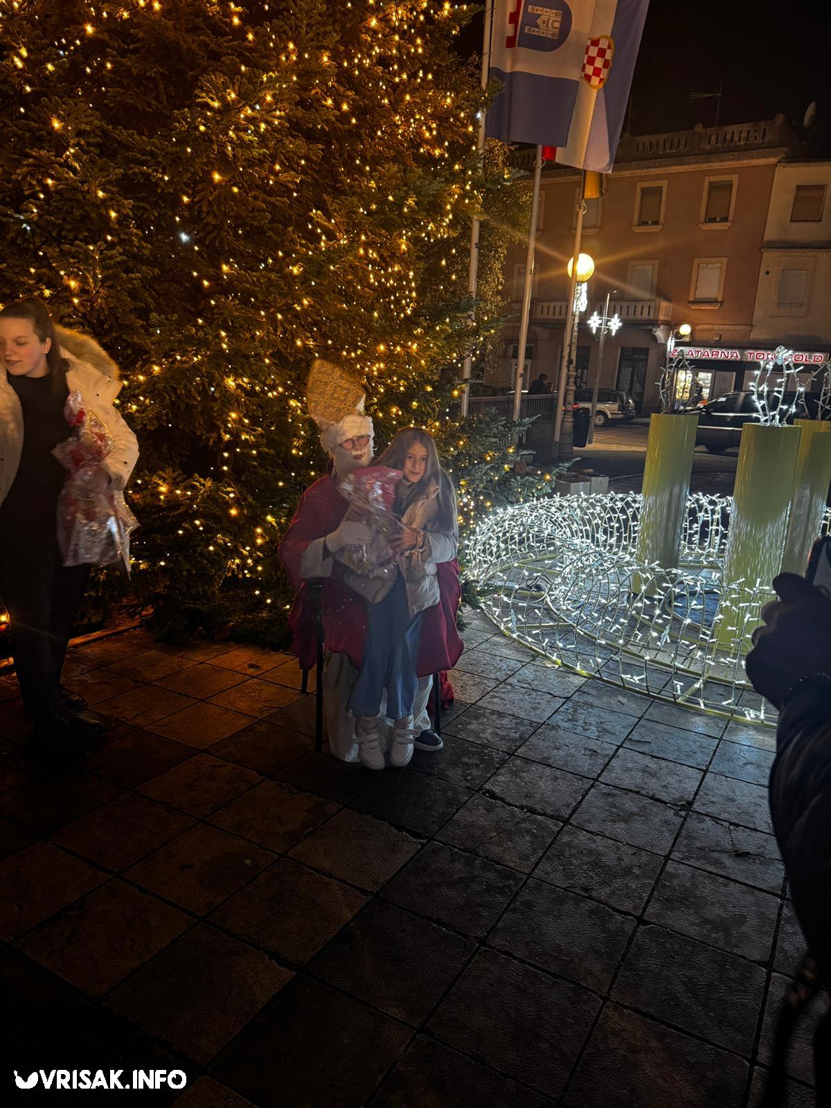 Sveti Nikola i ove godine darivao djecu u Širokom Brijegu, postavljene i jaslice