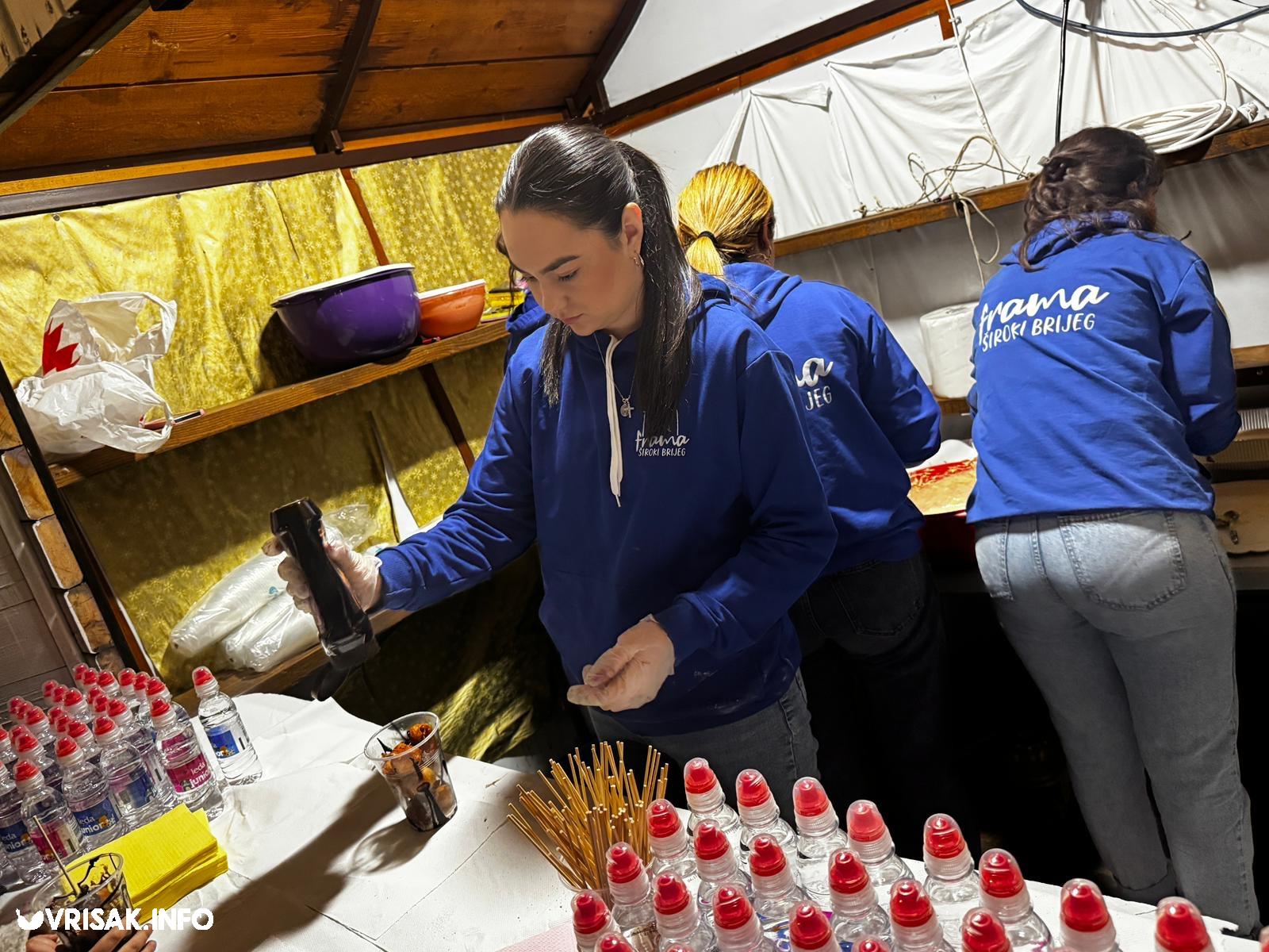Sveti Nikola i ove godine darivao djecu u Širokom Brijegu, postavljene i jaslice