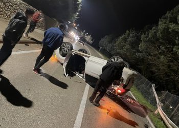 Široki Brijeg: Auto završio na krovu u Dobriču