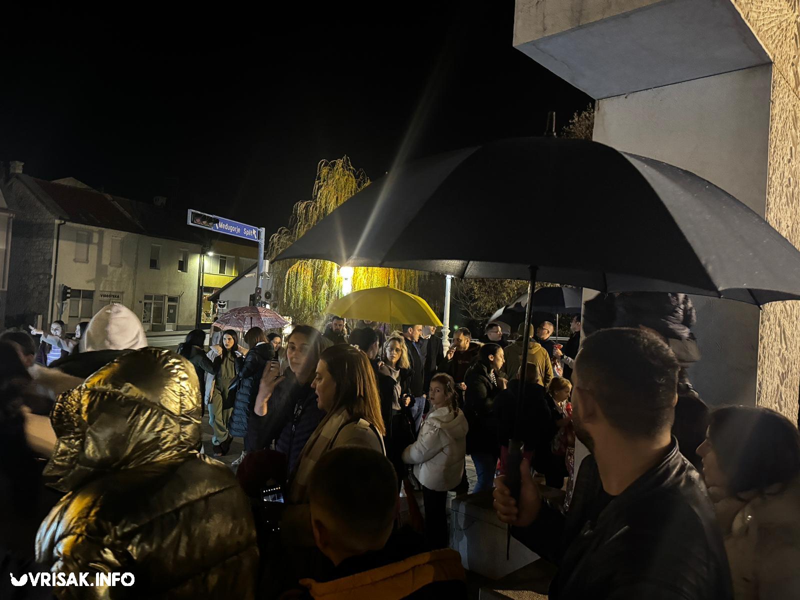 Sveti Nikola i ove godine darivao djecu u Širokom Brijegu, postavljene i jaslice