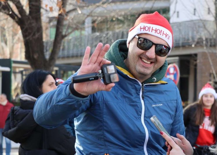 Djeda Mrazovi na biciklima defilirali kroz Mostar